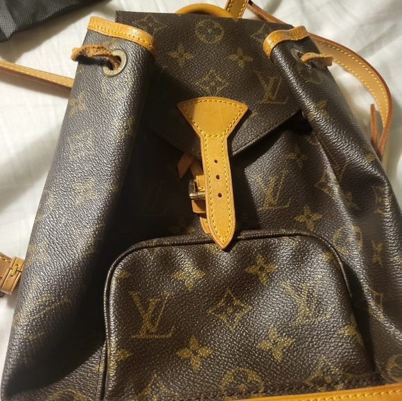 LV Montsouris MM monogram back pack - Picture 2 of 8